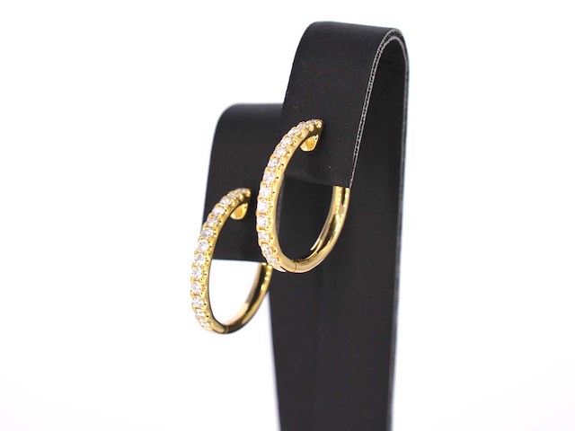 Gouden oorhangers met 26 diamanten - afbeelding 5 van  9