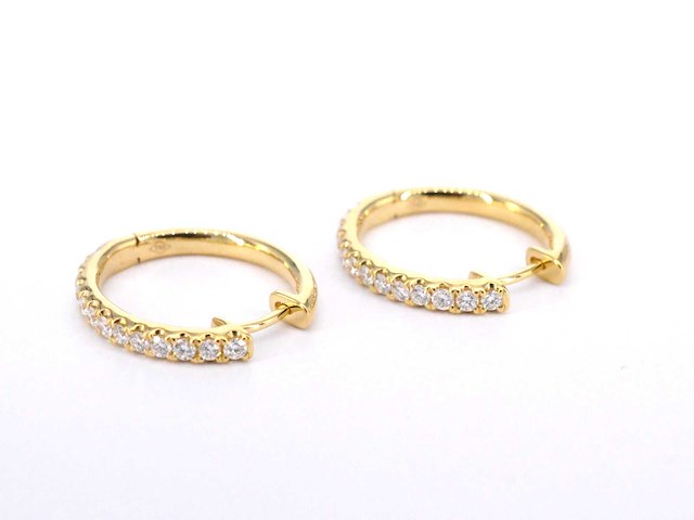 Gouden oorhangers met 26 diamanten - afbeelding 8 van  9