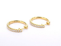 Gouden oorhangers met 26 diamanten - afbeelding 8 van  9