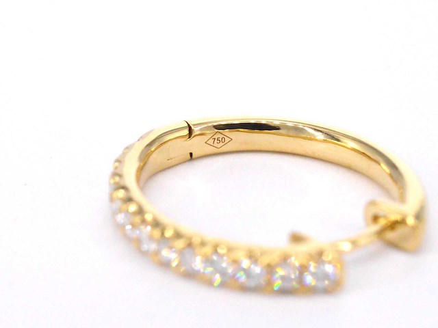 Gouden oorhangers met 26 diamanten - afbeelding 9 van  9