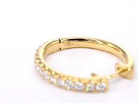 Gouden oorhangers met 26 diamanten - afbeelding 9 van  9