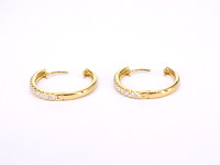 Gouden oorhangers met 26 diamanten - afbeelding 7 van  10
