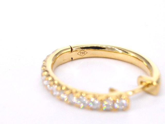 Gouden oorhangers met 26 diamanten - afbeelding 9 van  10