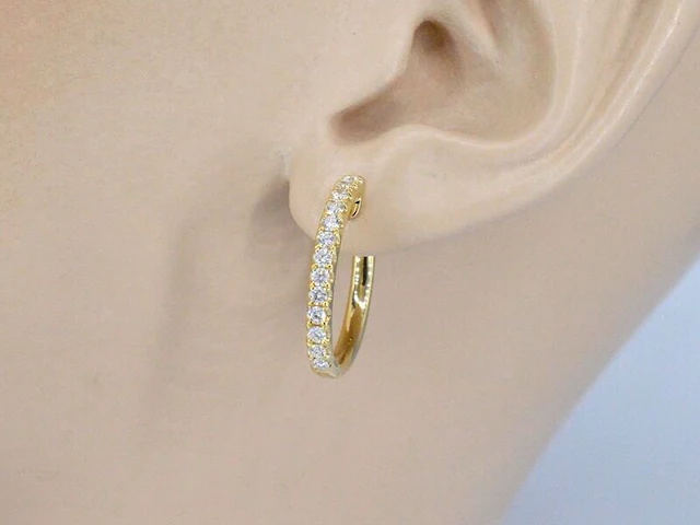 Gouden oorhangers met 26 diamanten - afbeelding 4 van  10