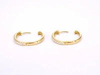 Gouden oorhangers met 26 diamanten - afbeelding 7 van  10