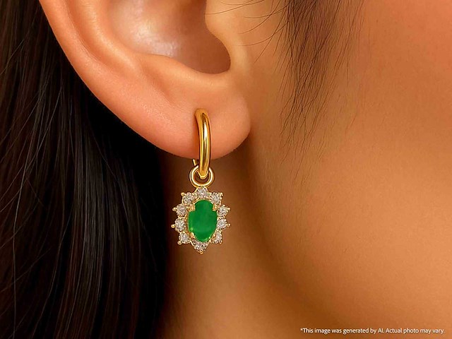 Gouden oorhangers met diamanten en smaragden - afbeelding 1 van  8