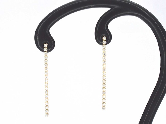 Gouden oorhangers met een rij aan natuurlijke diamanten - afbeelding 7 van  10