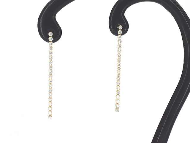 Gouden oorhangers met een rij aan natuurlijke diamanten - afbeelding 1 van  11