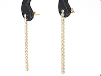 Gouden oorhangers met een rij aan natuurlijke diamanten - afbeelding 6 van  11