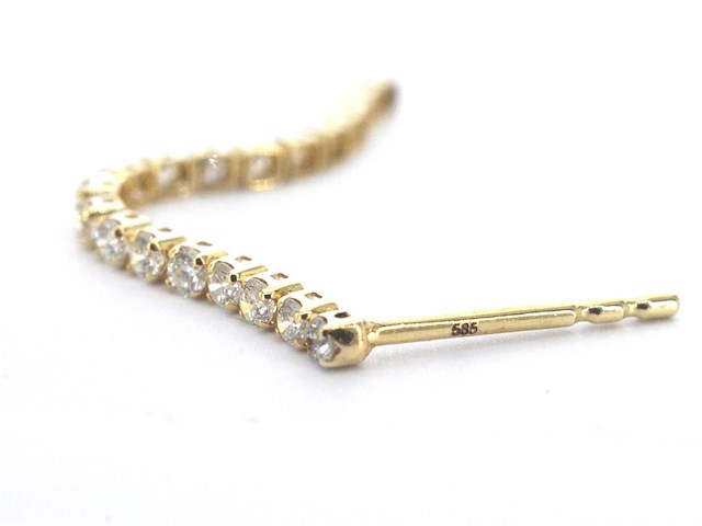 Gouden oorhangers met een rij aan natuurlijke diamanten - afbeelding 8 van  11