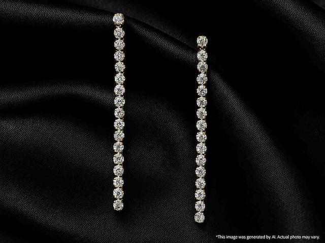 Gouden oorhangers met een rij aan natuurlijke diamanten - afbeelding 11 van  11