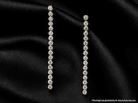 Gouden oorhangers met een rij aan natuurlijke diamanten - afbeelding 9 van  9