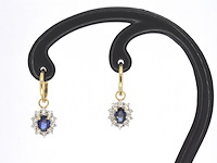 Gouden oorhangers met natuurlijke diamanten en blauwe saffieren
