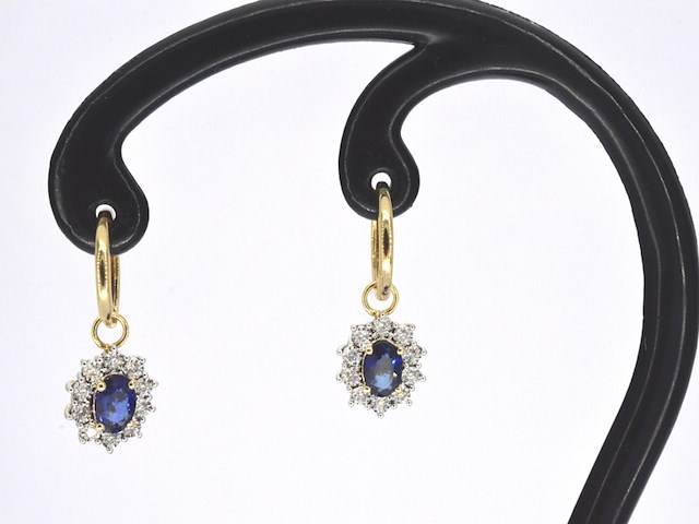 Gouden oorhangers met natuurlijke diamanten en blauwe saffieren - afbeelding 3 van  9