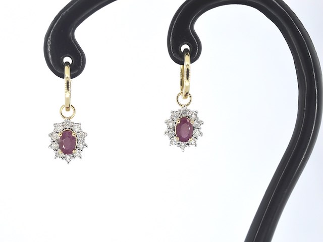 Gouden oorhangers met natuurlijke diamanten en robijnen - afbeelding 1 van  10