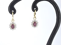 Gouden oorhangers met natuurlijke diamanten en robijnen - afbeelding 1 van  10