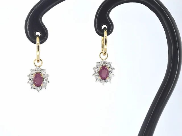 Gouden oorhangers met natuurlijke diamanten en robijnen - afbeelding 1 van  10