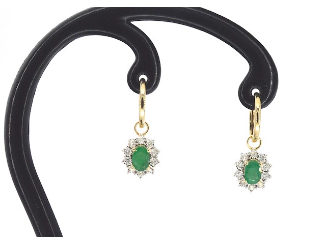 Gouden oorhangers met natuurlijke diamanten en smaragden - afbeelding 6 van  10