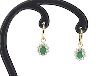 Gouden oorhangers met natuurlijke diamanten en smaragden - afbeelding 6 van  10