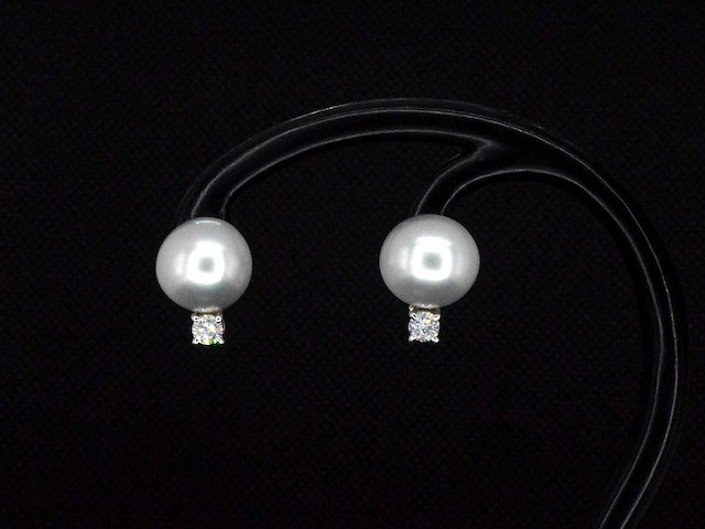 Gouden oorknoppen diamanten en zuidzee parels - afbeelding 4 van  8