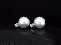 Gouden oorknoppen met natuurlijke diamanten en zuidzee parels - afbeelding 1 van  9