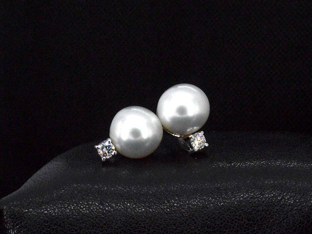 Gouden oorknoppen met natuurlijke diamanten en zuidzee parels - afbeelding 5 van  9