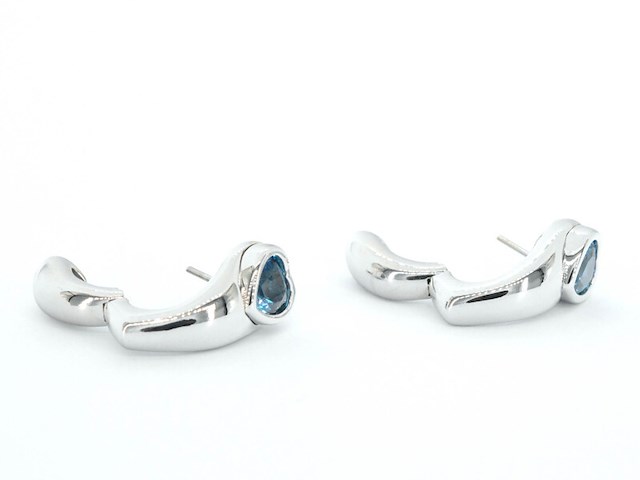 Gouden piaget hart oorbellen met topaas - afbeelding 9 van  12