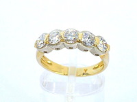 Gouden rij ring met 5 diamanten - afbeelding 2 van  9