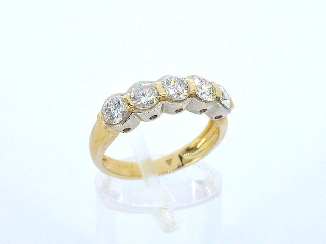 Gouden rij ring met 5 diamanten - afbeelding 4 van  9
