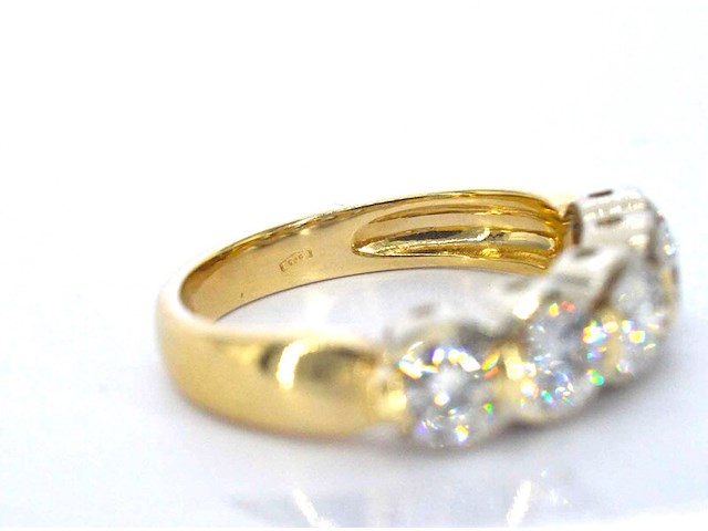 Gouden rij ring met 5 diamanten - afbeelding 7 van  9