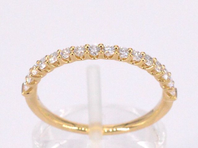 Gouden rijring bezet met briljant geslepen diamanten - afbeelding 1 van  11