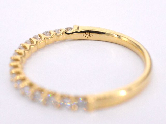 Gouden rijring bezet met briljant geslepen diamanten - afbeelding 11 van  11