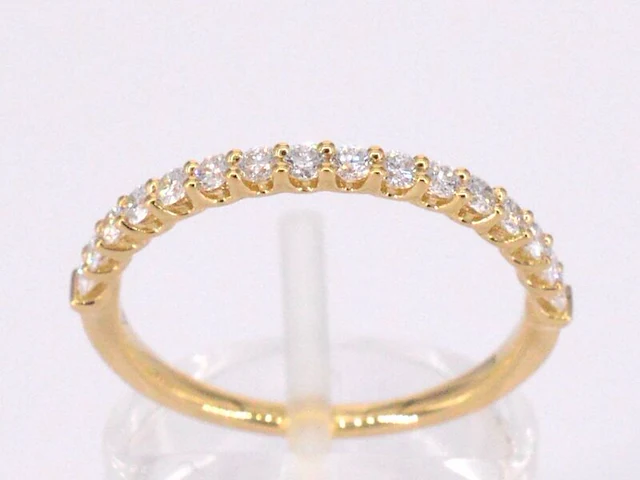 Gouden rijring bezet met briljant geslepen diamanten - afbeelding 1 van  11