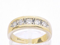 Gouden rijring met diamanten - afbeelding 1 van  10