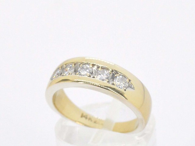 Gouden rijring met diamanten - afbeelding 4 van  10