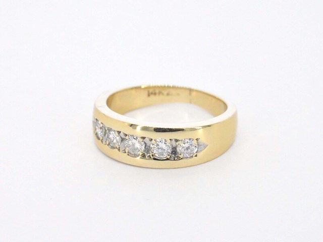 Gouden rijring met diamanten - afbeelding 8 van  10