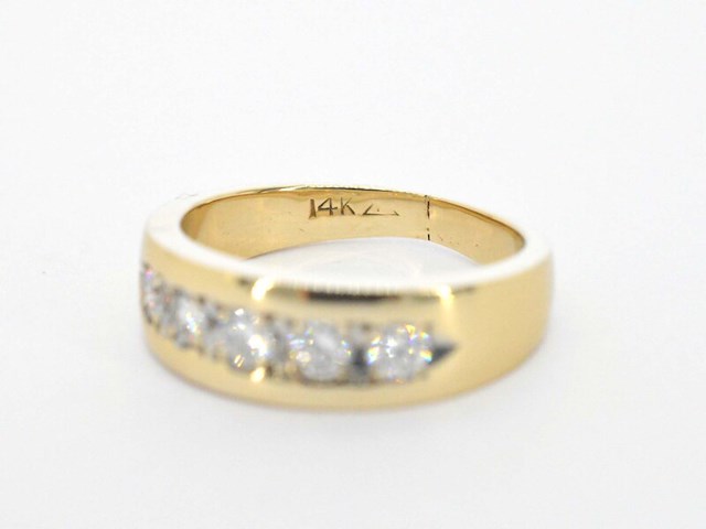 Gouden rijring met diamanten - afbeelding 9 van  10