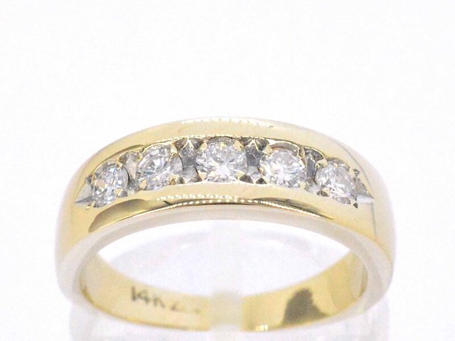 Gouden rijring met diamanten - afbeelding 1 van  9