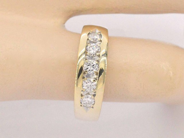 Gouden rijring met diamanten - afbeelding 2 van  9