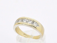 Gouden rijring met diamanten - afbeelding 3 van  9