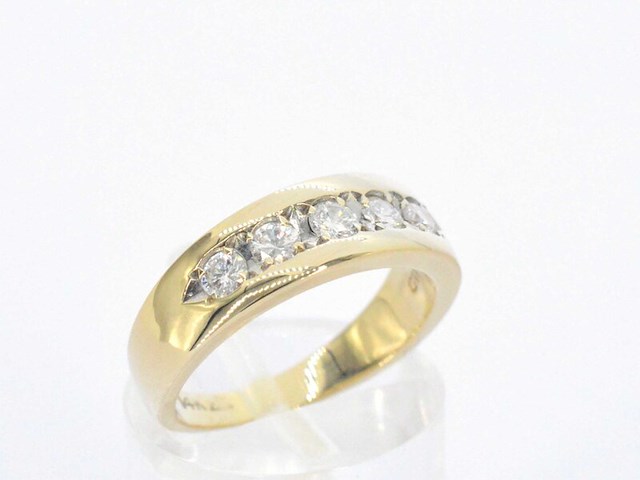 Gouden rijring met diamanten - afbeelding 4 van  9