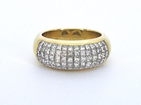 Gouden rijring met princess geslepen diamanten