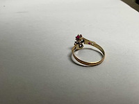 Gouden ring bezet met imitatie diamant en robijn (1,9 gram) - afbeelding 5 van  6