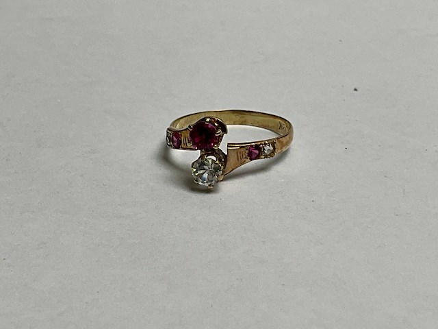 Gouden ring bezet met imitatie diamant en robijn (1,9 gram) - afbeelding 6 van  6