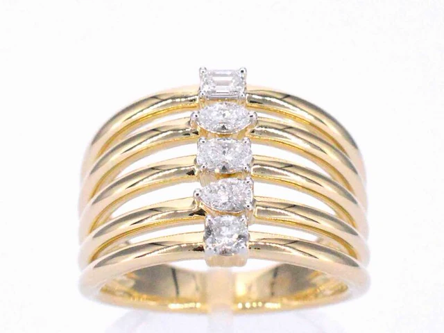 Gouden ring met 5 bijzondere diamanten - afbeelding 1 van  12