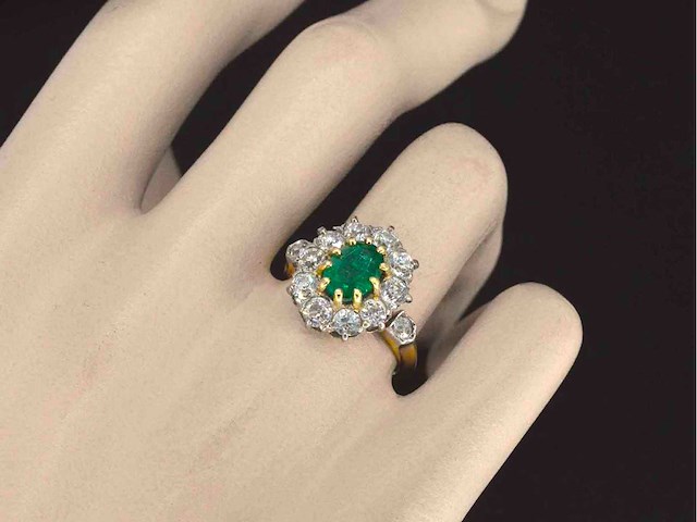 Gouden ring met centrale hoge kwaliteit smaragd en natuurlijke diamanten - afbeelding 2 van  8