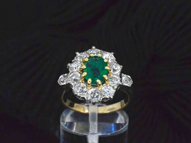 Gouden ring met centrale hoge kwaliteit smaragd en natuurlijke diamanten - afbeelding 6 van  8
