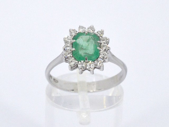 Gouden ring met de hand gemaakt met diamanten en hoge kwaliteit smaragd - afbeelding 1 van  10