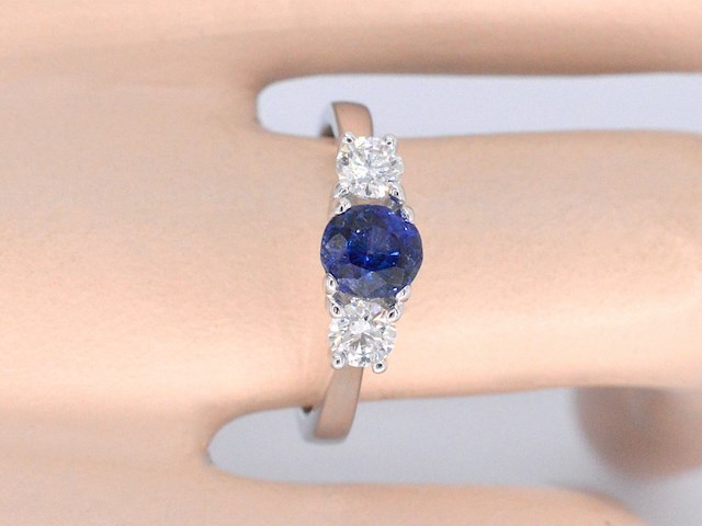 Gouden ring met diamant en een blauwe saffier - afbeelding 2 van  9
