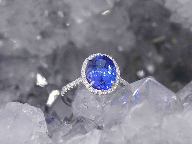 Gouden ring met diamant en tanzaniet - afbeelding 8 van  10